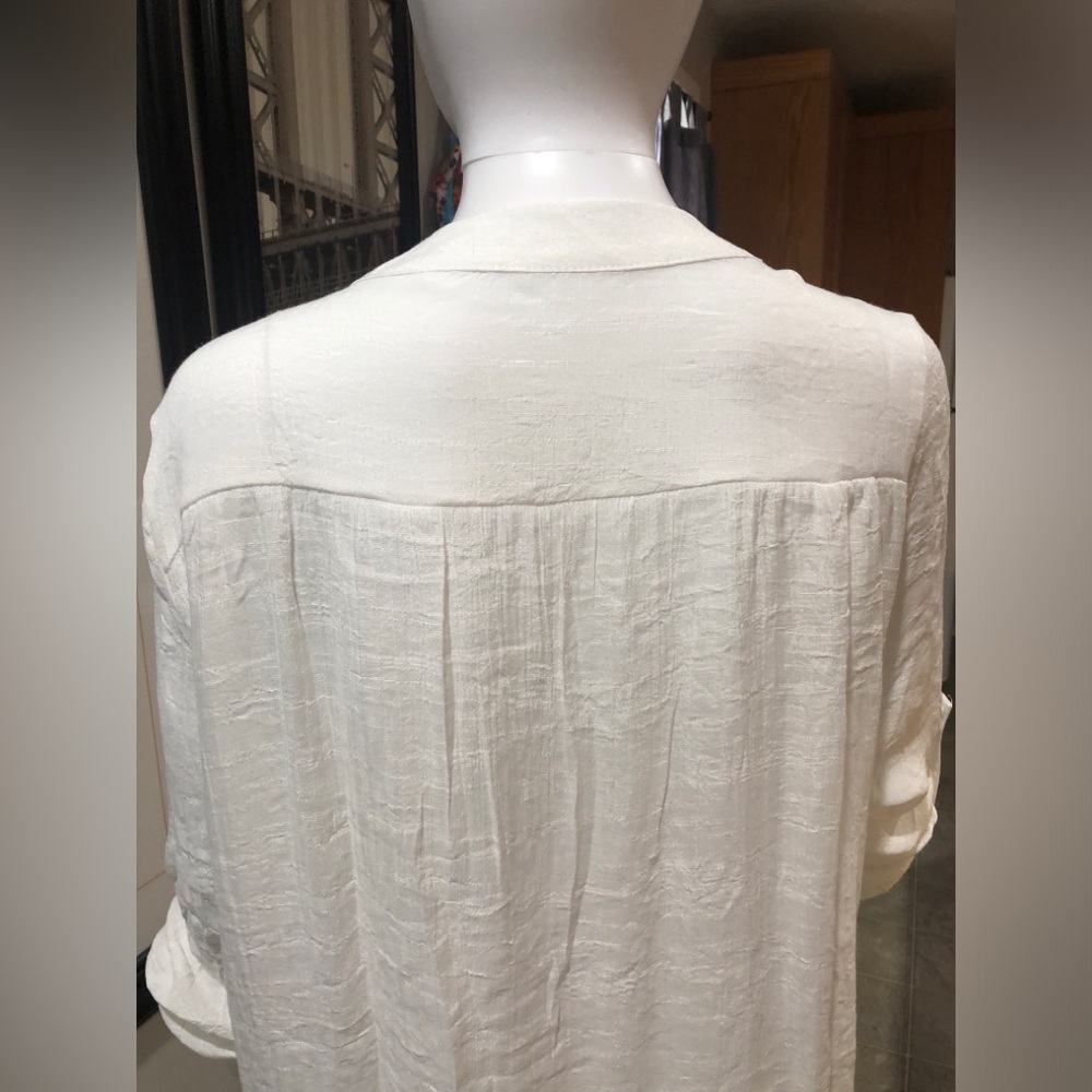 Elegant White Floral Embroidered Women's Top - Picture 8 of 13